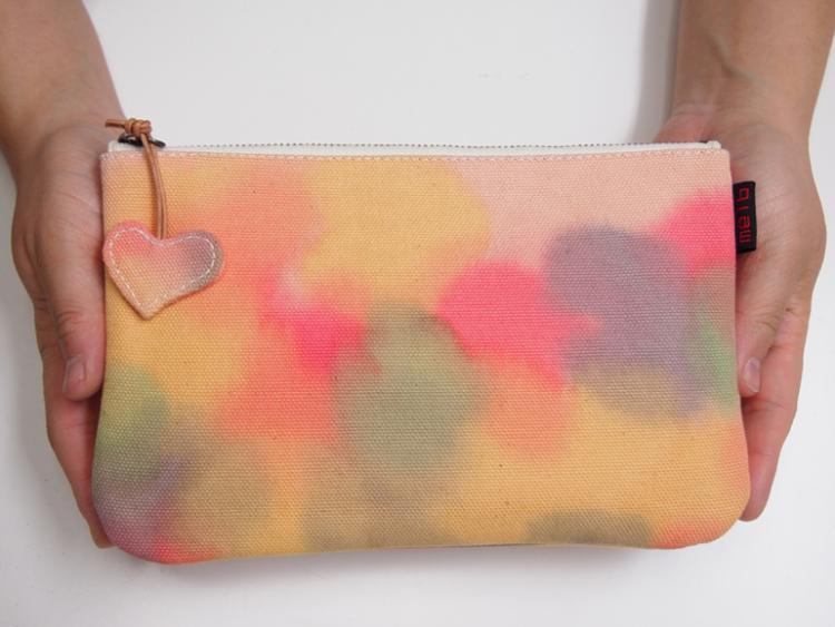 ハートチャーム付きファスナーポーチ(マチ無し)